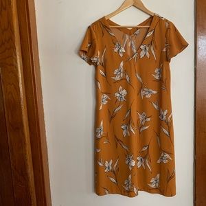 Floral Loose shift dress with v-neck front/back